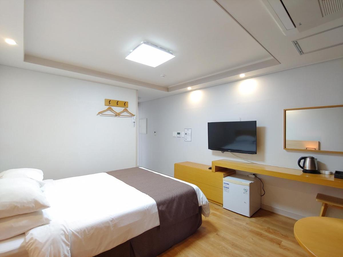 Jeju Lavender Hotel Seogwipo Dış mekan fotoğraf