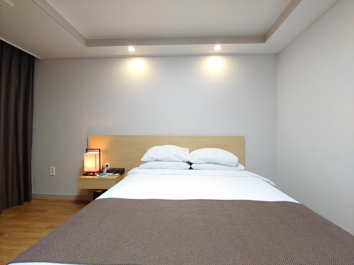 Jeju Lavender Hotel Seogwipo Dış mekan fotoğraf