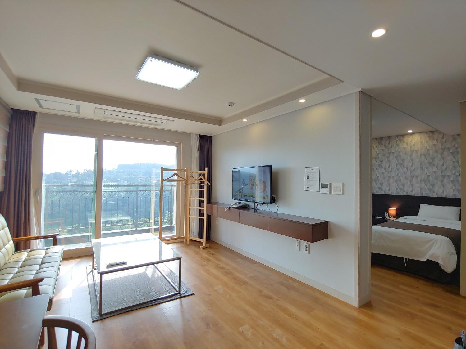 Jeju Lavender Hotel Seogwipo Dış mekan fotoğraf