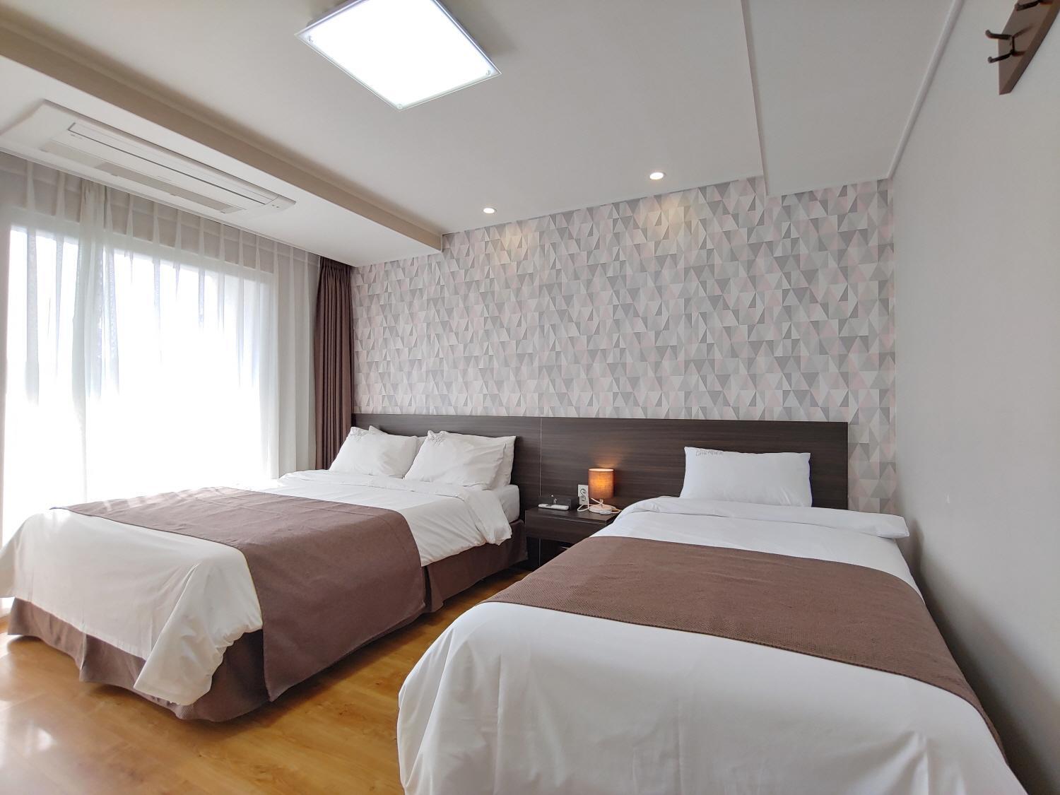Jeju Lavender Hotel Seogwipo Dış mekan fotoğraf