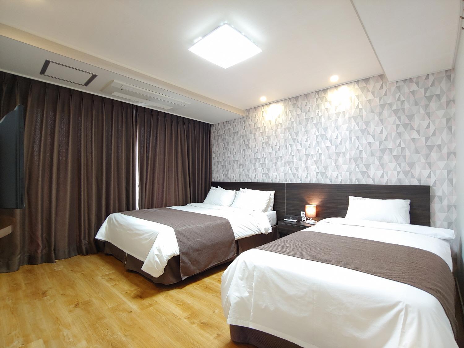 Jeju Lavender Hotel Seogwipo Dış mekan fotoğraf