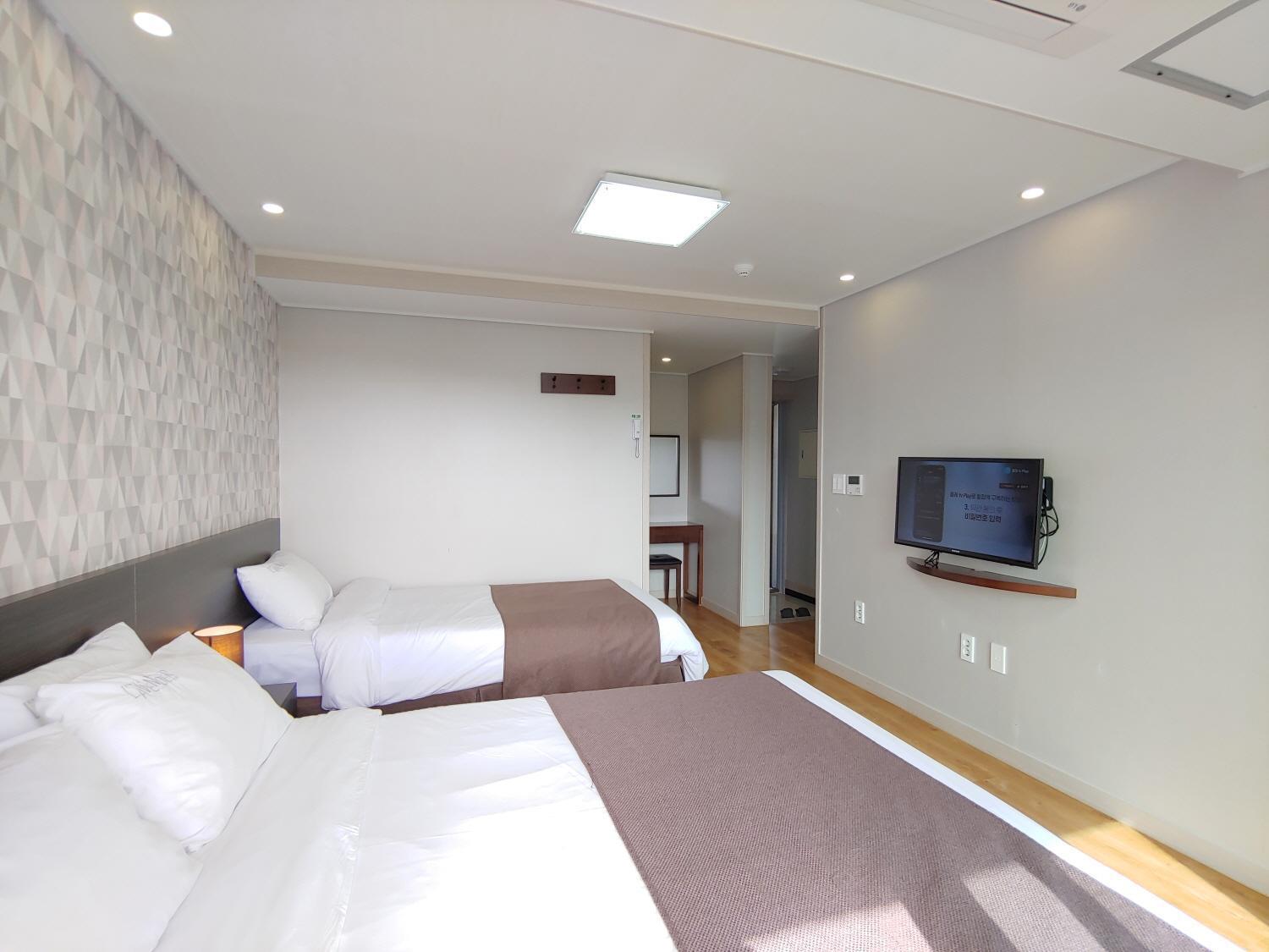 Jeju Lavender Hotel Seogwipo Dış mekan fotoğraf