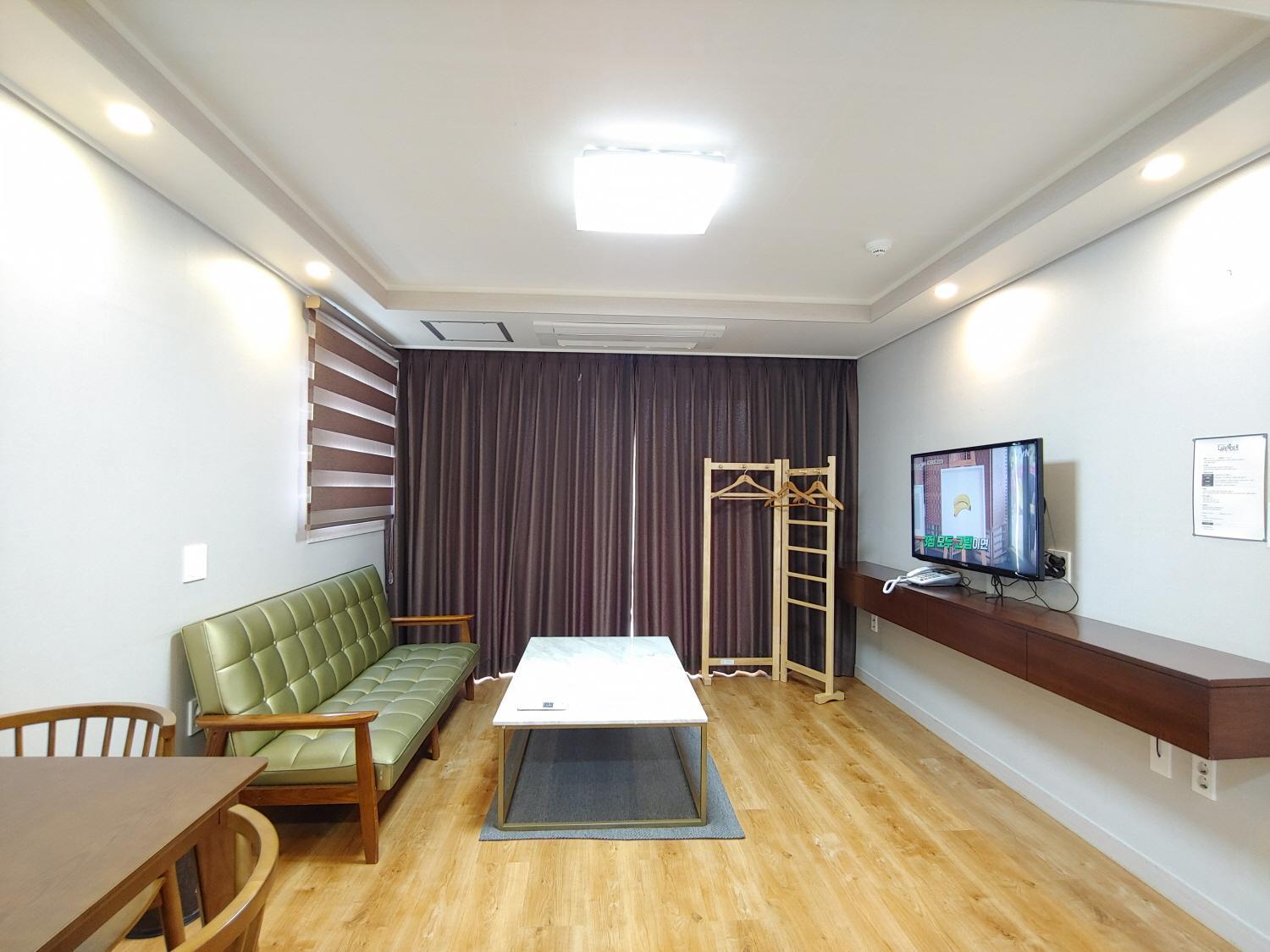 Jeju Lavender Hotel Seogwipo Dış mekan fotoğraf