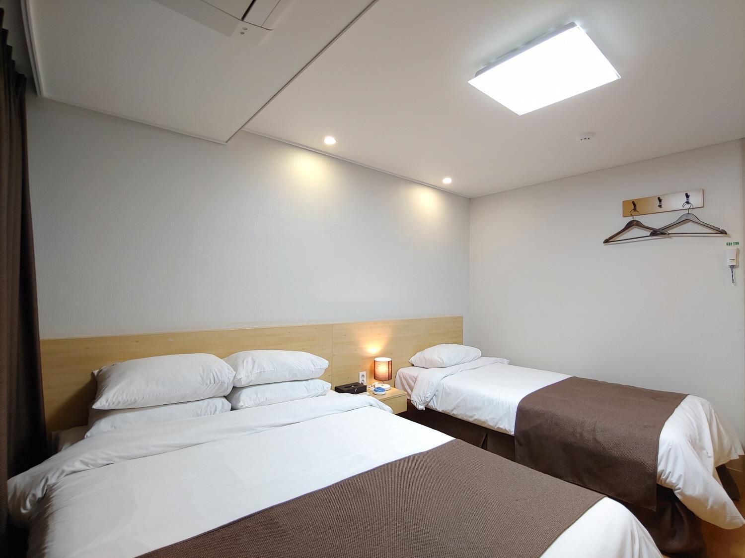 Jeju Lavender Hotel Seogwipo Dış mekan fotoğraf