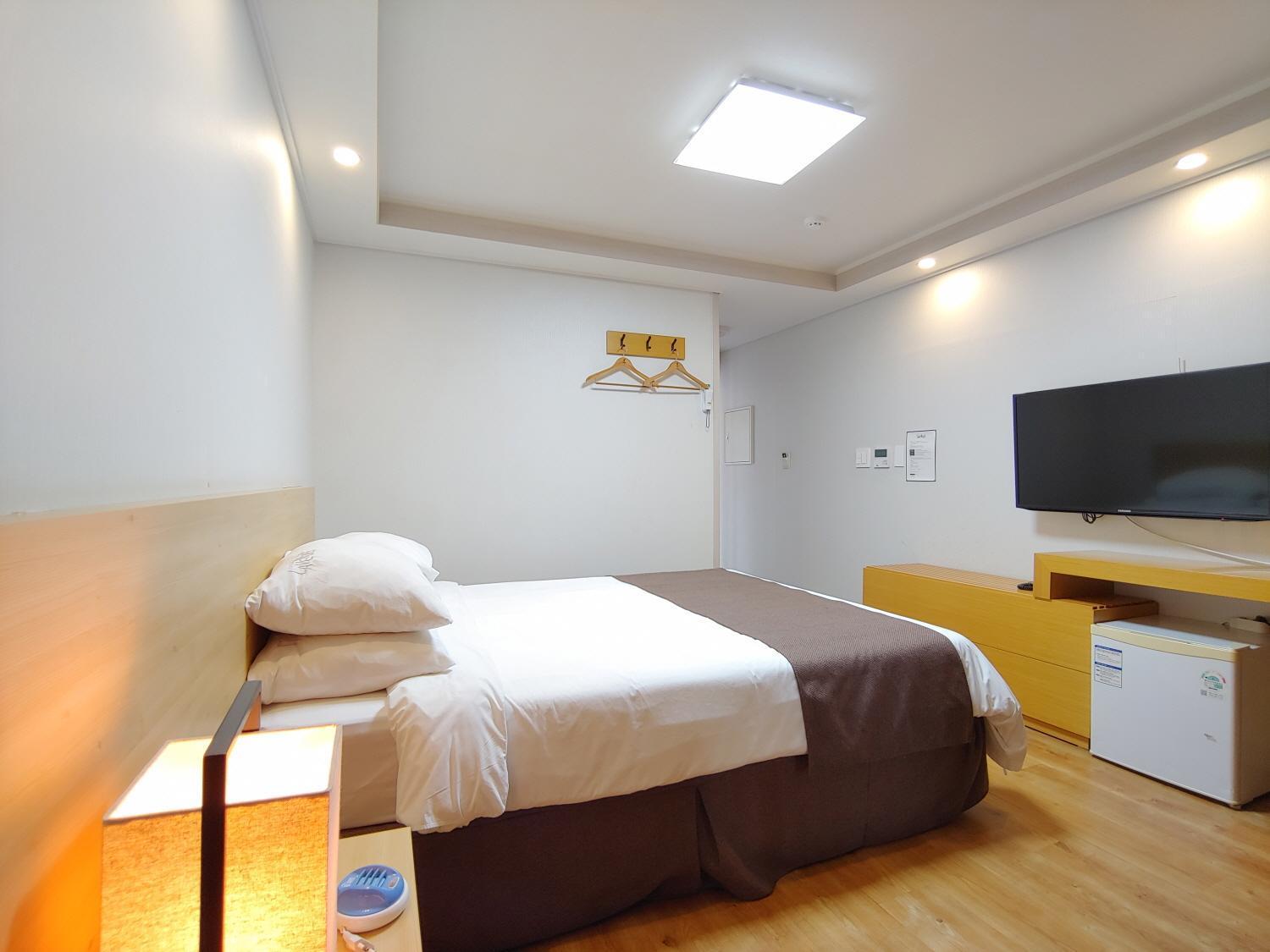 Jeju Lavender Hotel Seogwipo Dış mekan fotoğraf