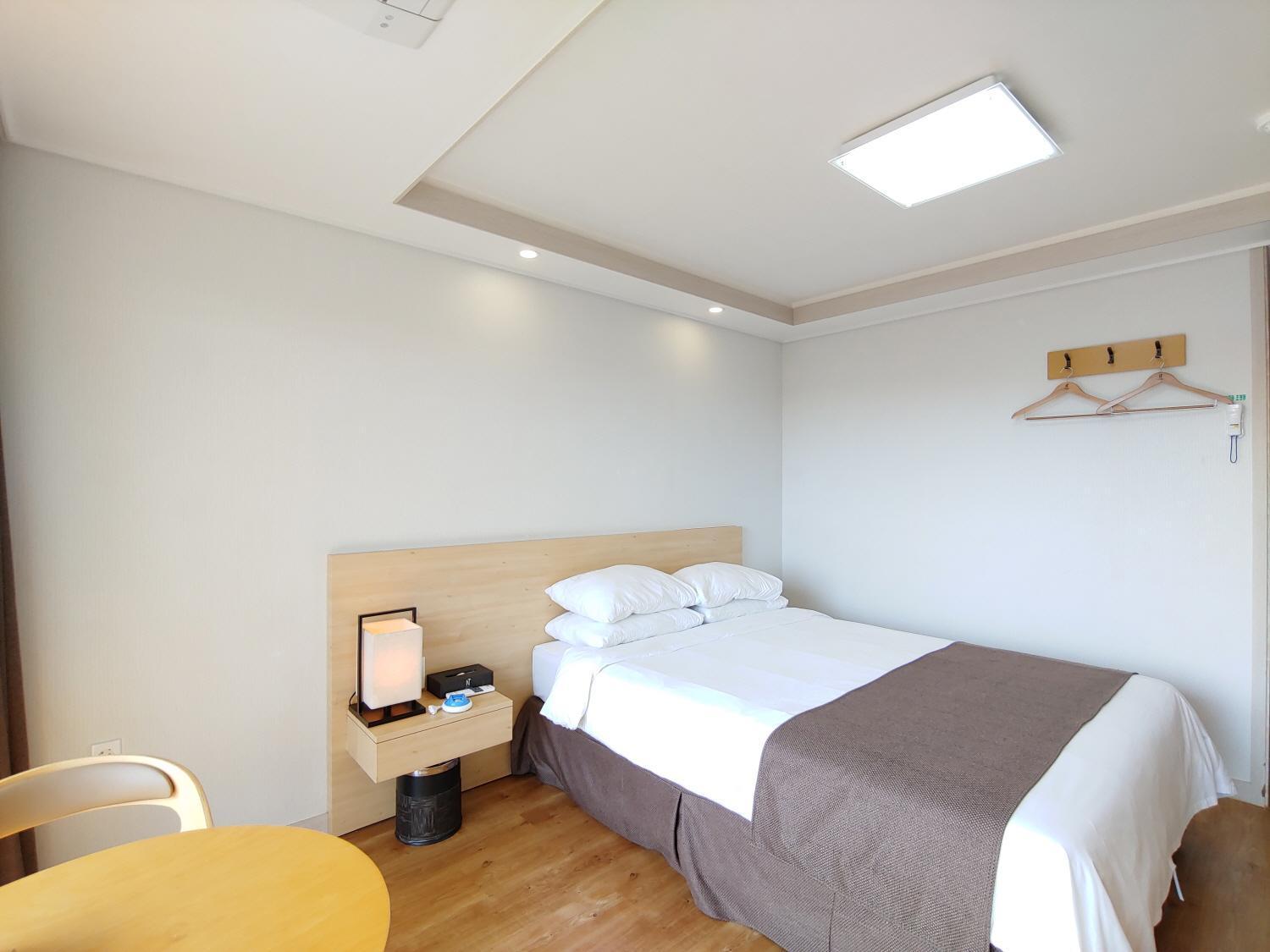 Jeju Lavender Hotel Seogwipo Dış mekan fotoğraf