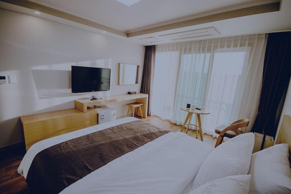 Jeju Lavender Hotel Seogwipo Dış mekan fotoğraf