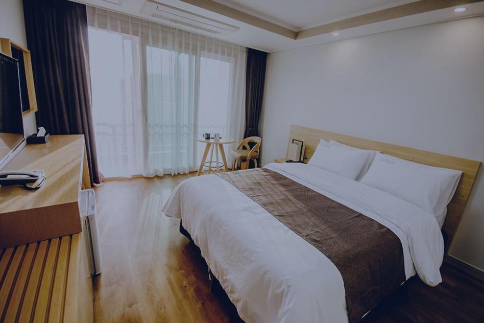 Jeju Lavender Hotel Seogwipo Dış mekan fotoğraf