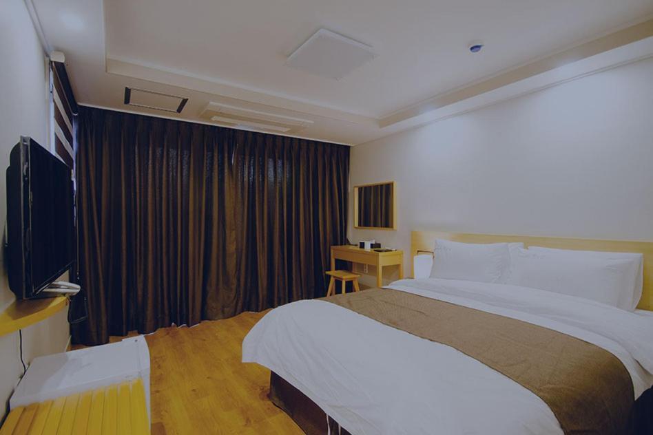 Jeju Lavender Hotel Seogwipo Dış mekan fotoğraf